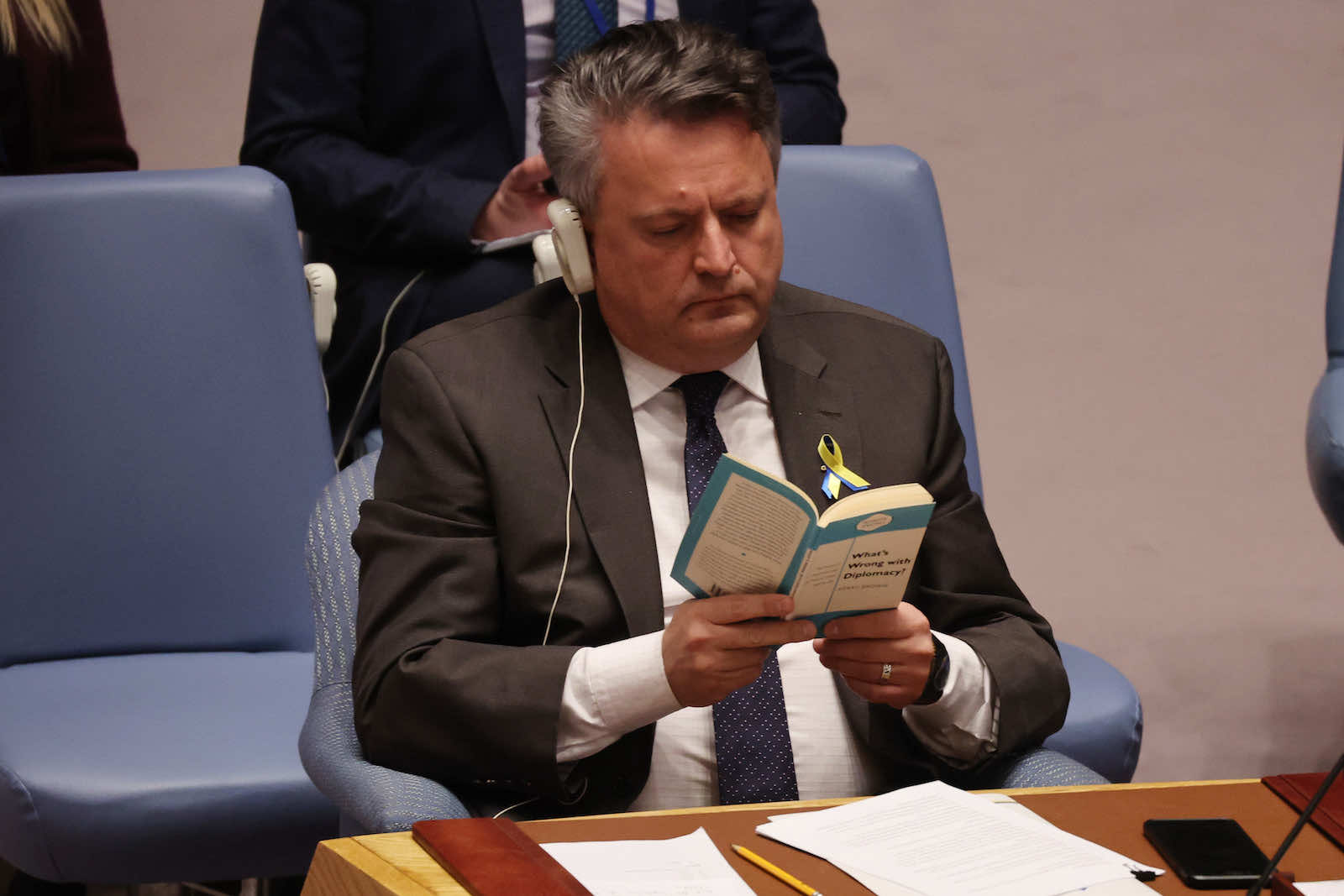 Как один украинский дипломат укладывает на лопатки весь МИД России