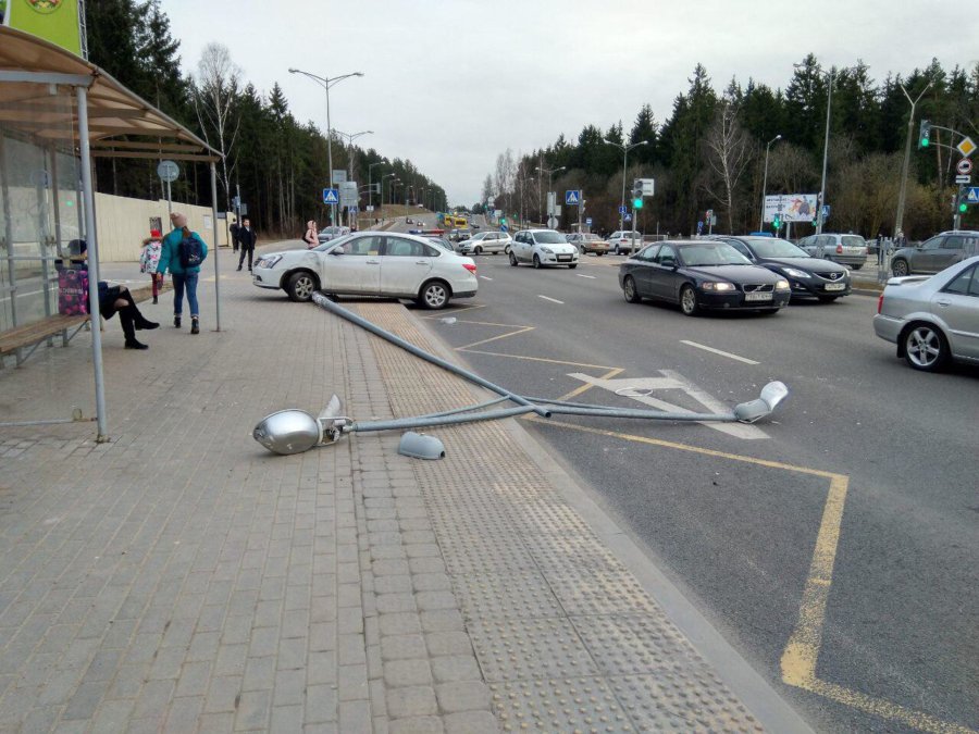 У Мінску ў выніку ДТЗ на пешахода ўпала асвятляльная мачта