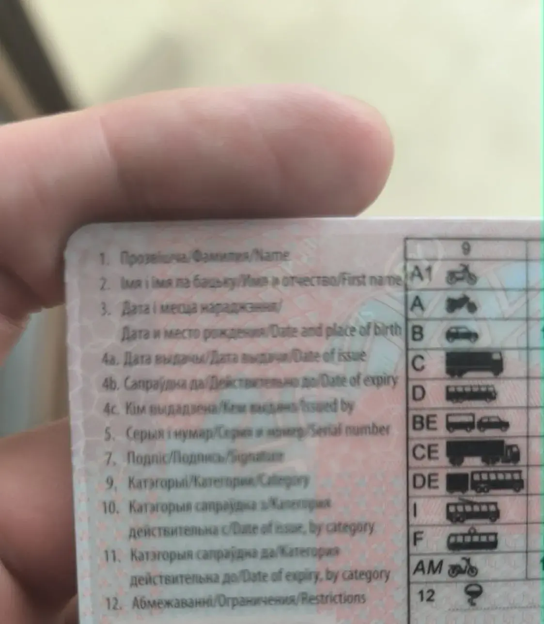 Беларусу ў Польшчы не хочуць мяняць правы праз пазнаку са змяёй і чашай. У чым справа?