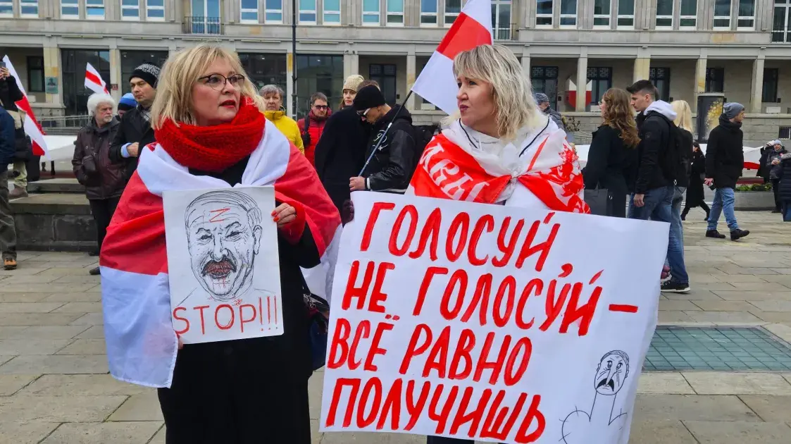 Як у Варшаве прайшоў марш “Не мой выбар” — фотарэпартаж