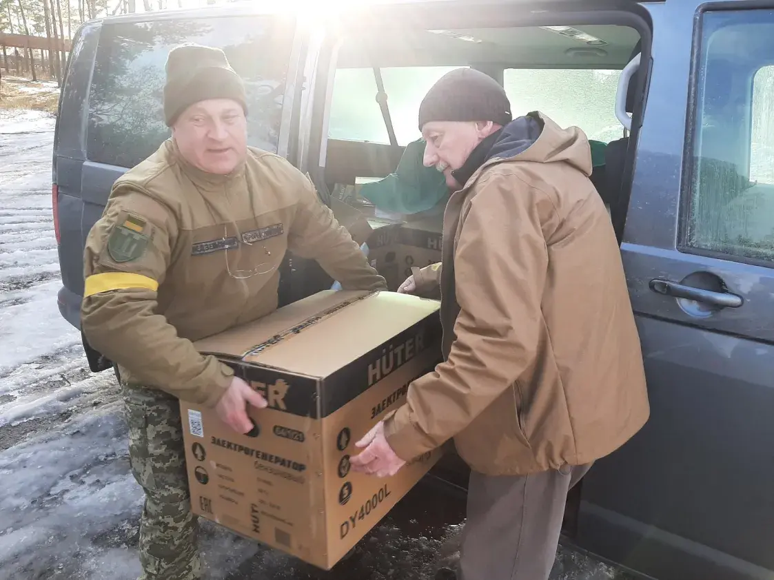Пасольства Украіны ў РБ і заходнія дыпламаты перадалі дапамогу ўкраінскім байцам