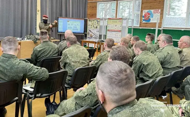 Спецназаўцы ў масках праводзілі заняткі з тэрабаронай па тактычнай медыцыне