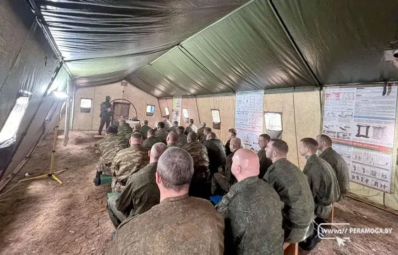 Спецназаўцы ў масках праводзілі заняткі з тэрабаронай па тактычнай медыцыне