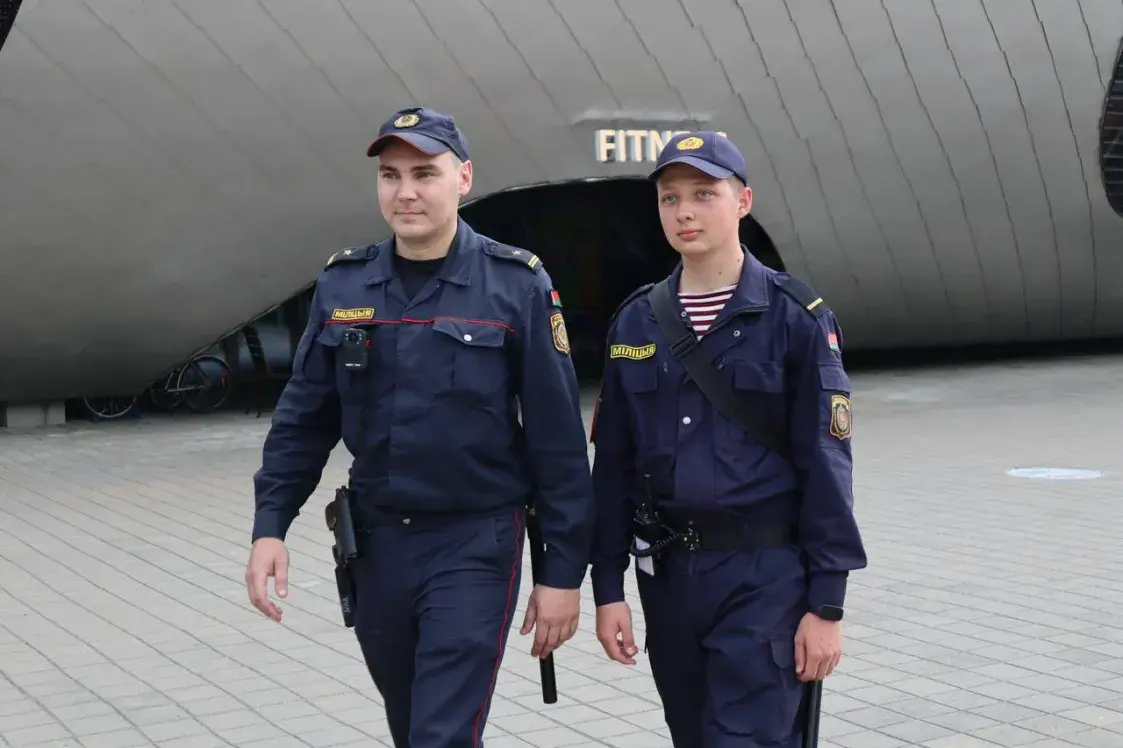 Футбол под дулами автоматов: атмосфера вокруг матча Беларусь-Казахстан. Фотофакт