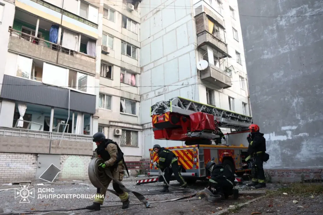 Ракета с кассетным боеприпасом попала в многоэтажку в Днепре