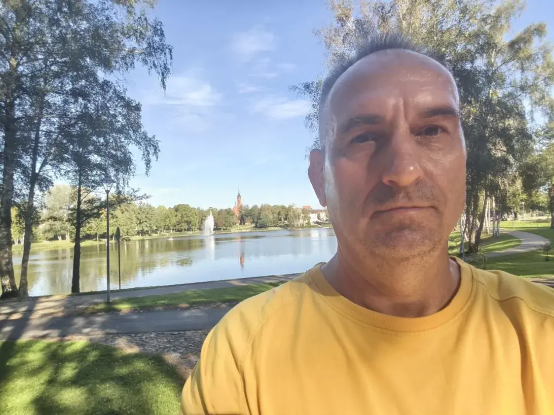 “Дом пусты, а мы жывём тут”. Дзве гісторыі палітвязняў, якіх дэпартавалі год таму