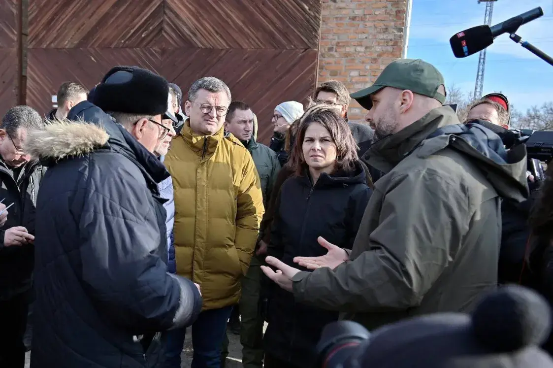 Судьба Соледара и бои возле Бахмута — 322-е утро войны в Украине