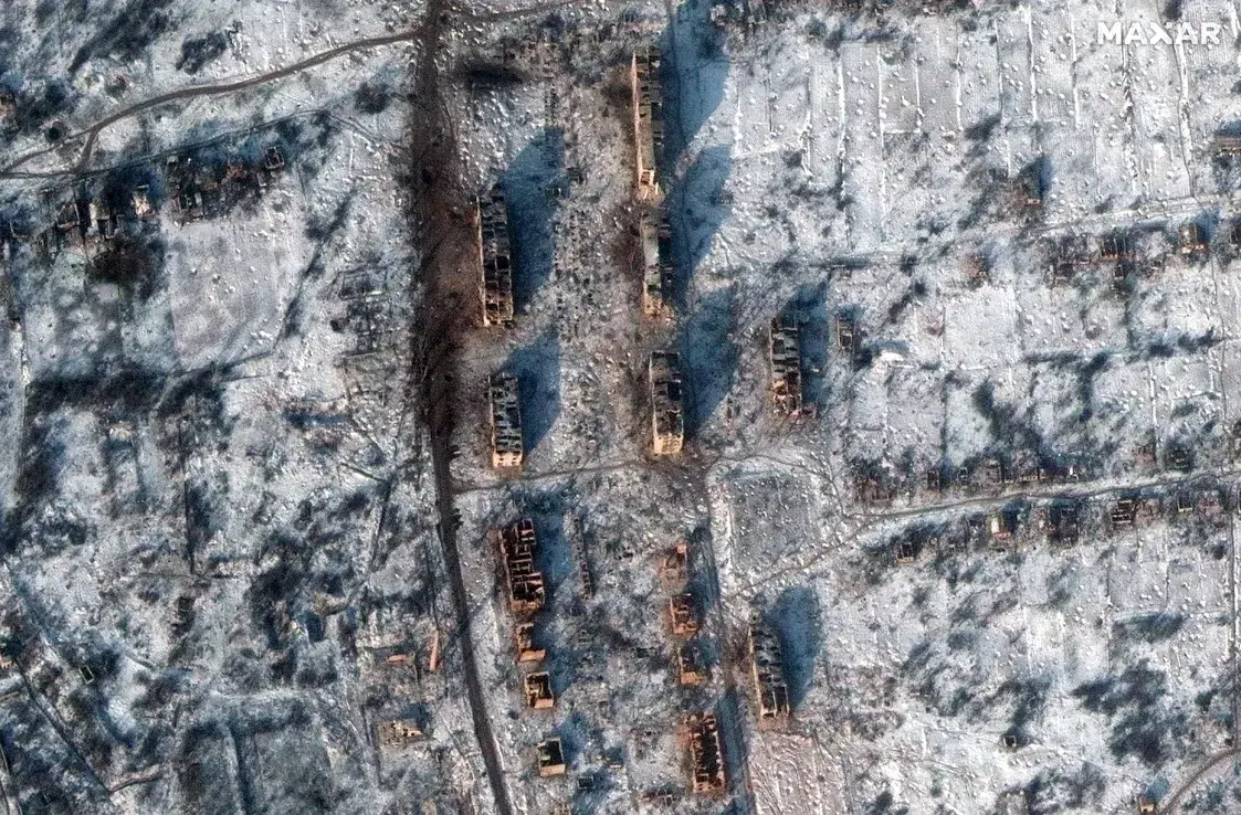 Ночной обстрел Запорожья и новые снимки Соледара —  323-е утро войны в Украине