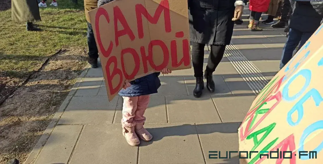 “Стали плохие”. Белорусы о том, почему у них пропало желание помогать Украине