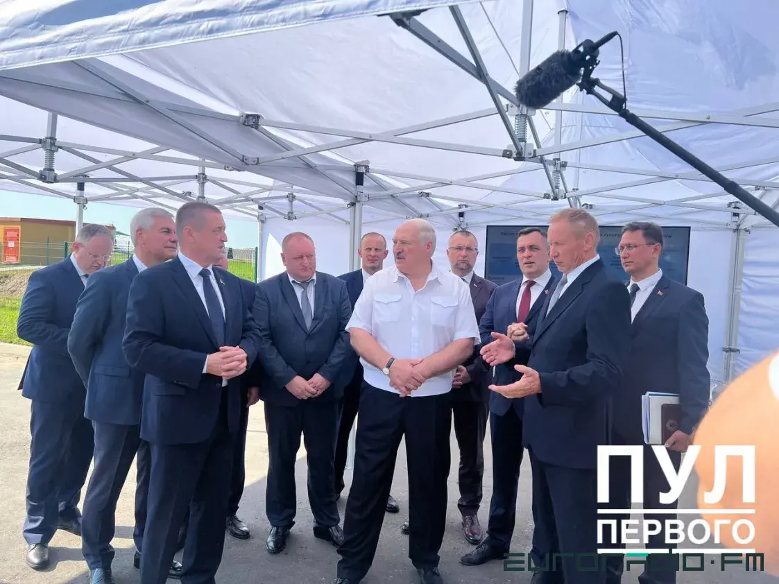 Когда “пахан” не уважает: допустимо ли Лукашенко обращаться на “ты” к чиновникам