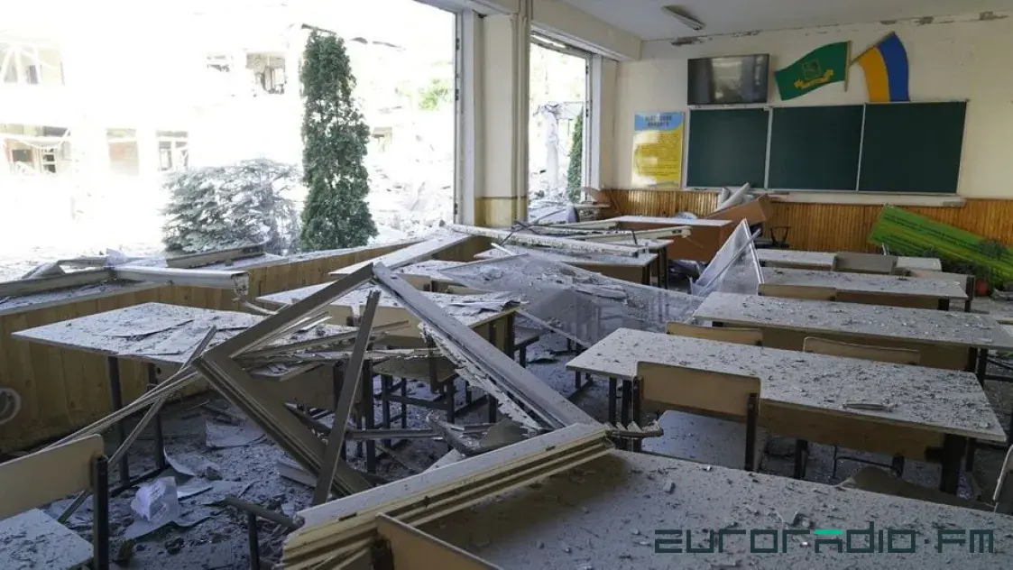 Ночью в Харькове российские военные "демилитаризировали" школьную библиотеку 