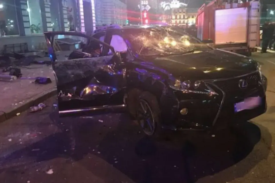 У Харкаве пазадарожнік урэзаўся ў натоўп пешаходаў