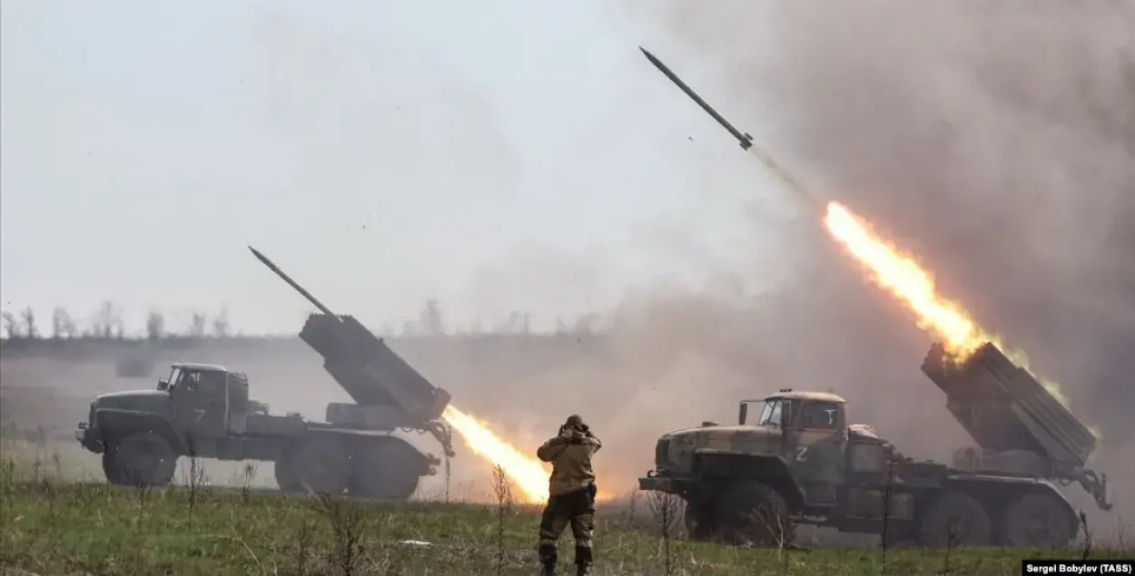 Запуск устаноўкі "Град" расійскімі вайскоўцамі&nbsp;/ Крым. Реалии