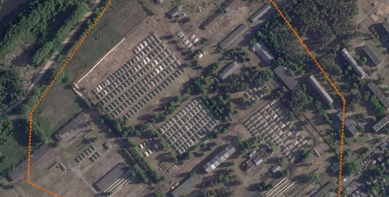 Лагерь в Осиповичском районе / Planet Labs PBC
