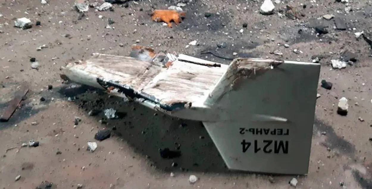 Абломкі дрона "Герань-2", які хутчэй за ўсё з'яўляецца замаскіраваным іранскім "Шахедам" / AP
