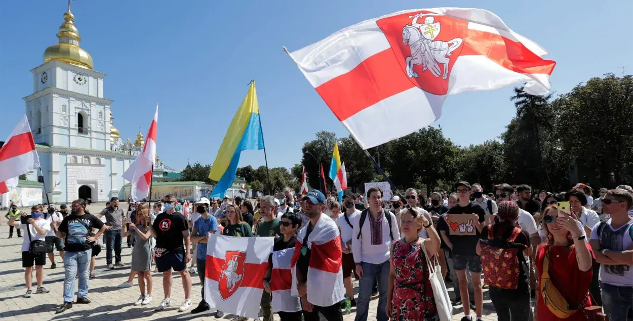 Беларусы на антываенным пікеце ў падтрымку Украіны / Reuters
