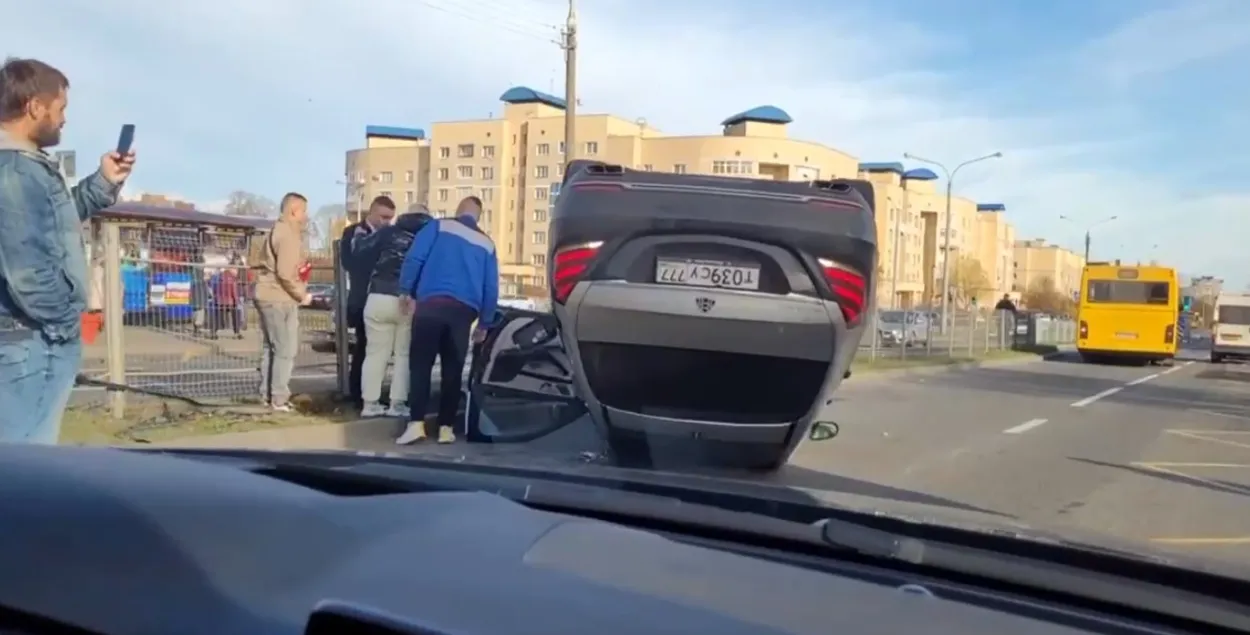 "Майбах" перавярнуўся ў Мінску
