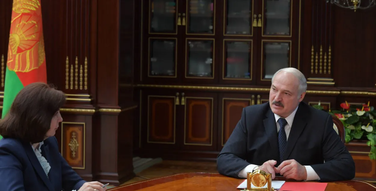Лукашэнка: кажуць, што вірус усё ж такі аслабеў, але я не такі аптымістычны