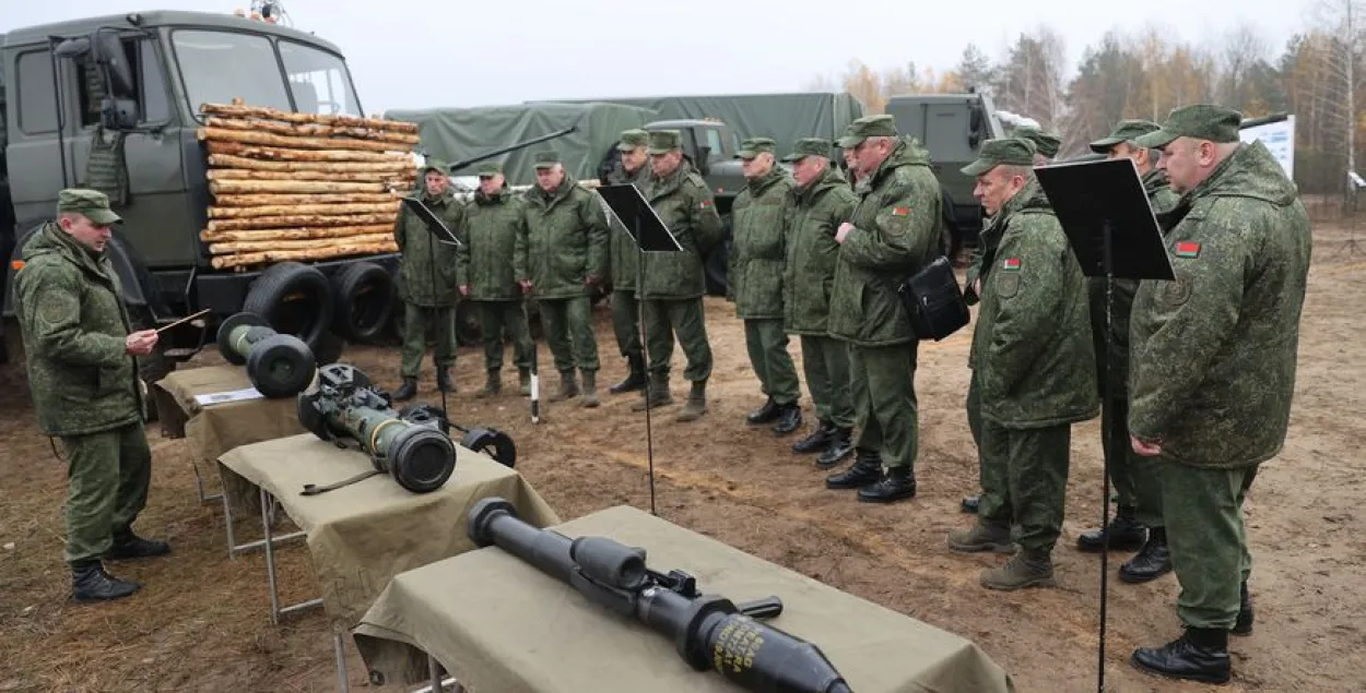 Белорусские военные и "Джавелин" / БелТА
