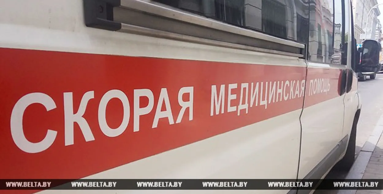 У Полацку "хуткая" прыехала ратаваць мужчыну, а ён пашкодзіў аўтамабіль