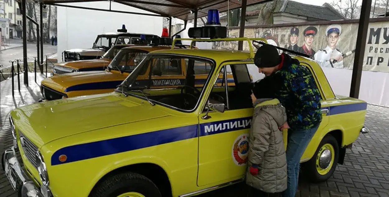 Мінская міліцыя прадае аўтазакі і іншы спецтранспарт (фота)