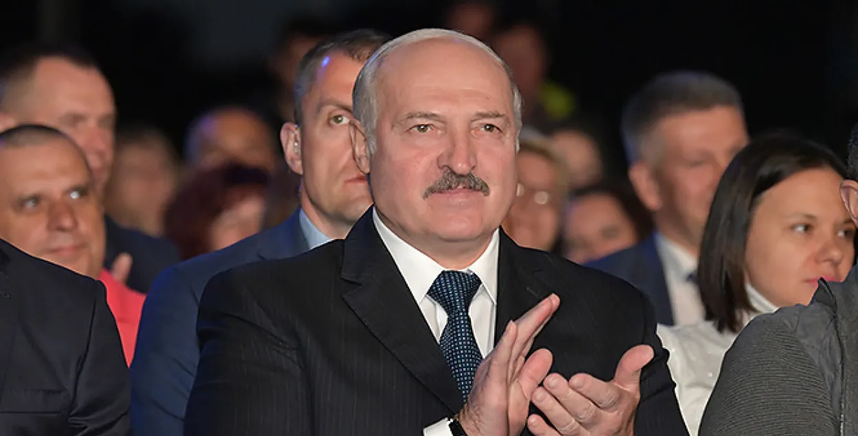 Ахоўнік за спінай у Лукашэнкі&nbsp;/&nbsp;president.gov.by