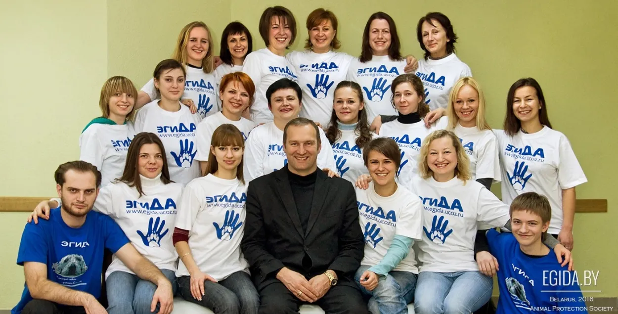 Юрий Даньков среди членов благотворительной организации "Эгида" /&nbsp;egida.by