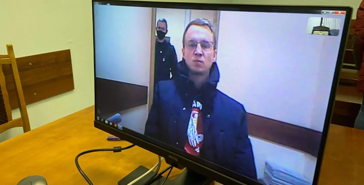 Тры гісторыі з-за кратаў ад Змітра Дашкевіча: шампанскае і БЧБ-сцяг