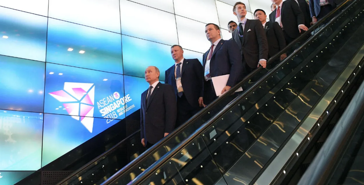 У Сінгапуры Пуціна папрасілі прайсці праз рамку металашукальніка (відэа)