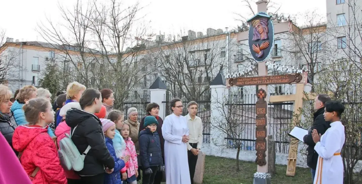 Крыж каля касцёла, 2019 год / catholic.by
