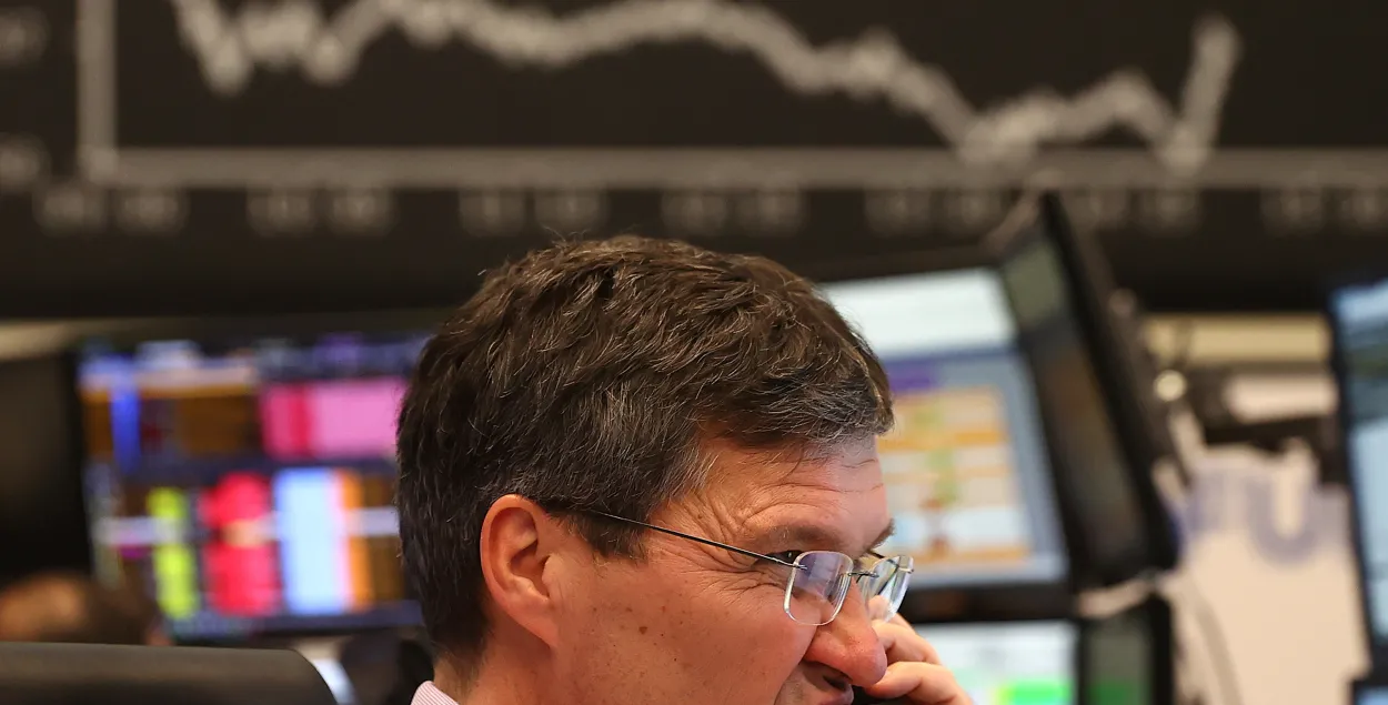 Рынок ценных бумаг просел на 5,6% из-за политического кризиса и COVID-19