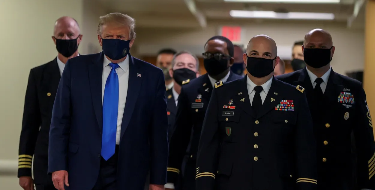 Дональд Трамп среди военных / Reuters