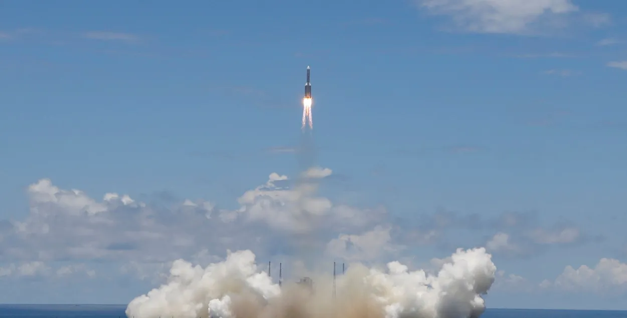 Запуск ракеты с зондом / Reuters