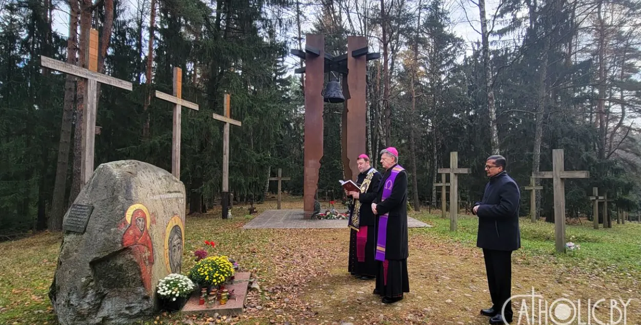 Антэ Ёзіч і Юзаф Станеўскі чытаюць малітву / catholic.by
