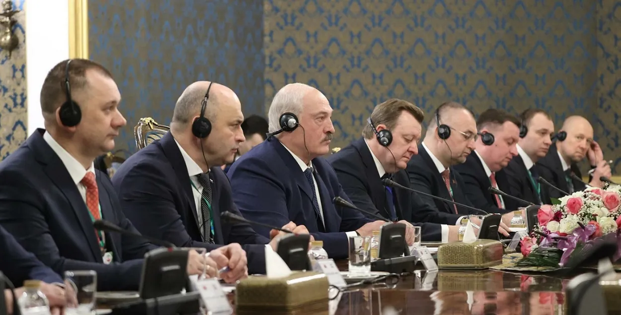 Иван Кубраков (слева) на переговорах / president.gov.by
