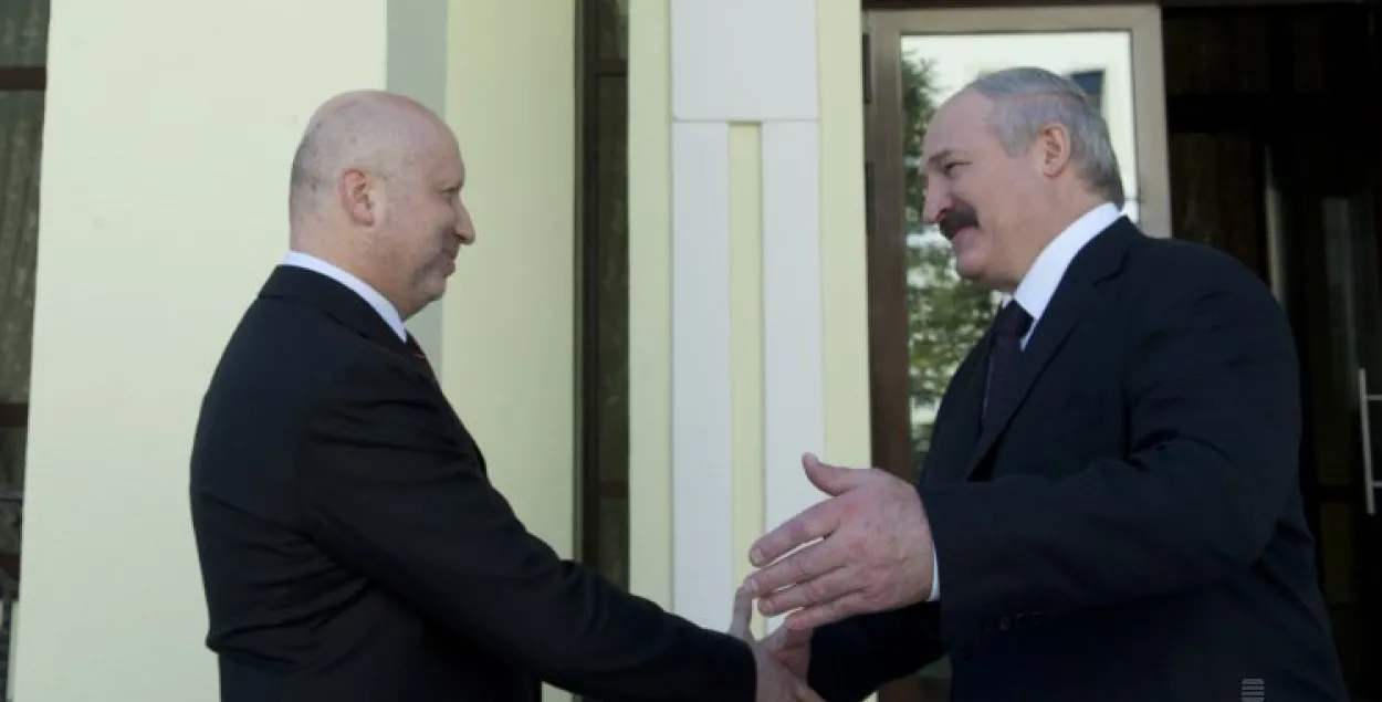 Ukraine's National Security Council Head Olexandr Turchinov and Belarus President Aliaksandr Lukashenka in 2014. Photo: UNIAN