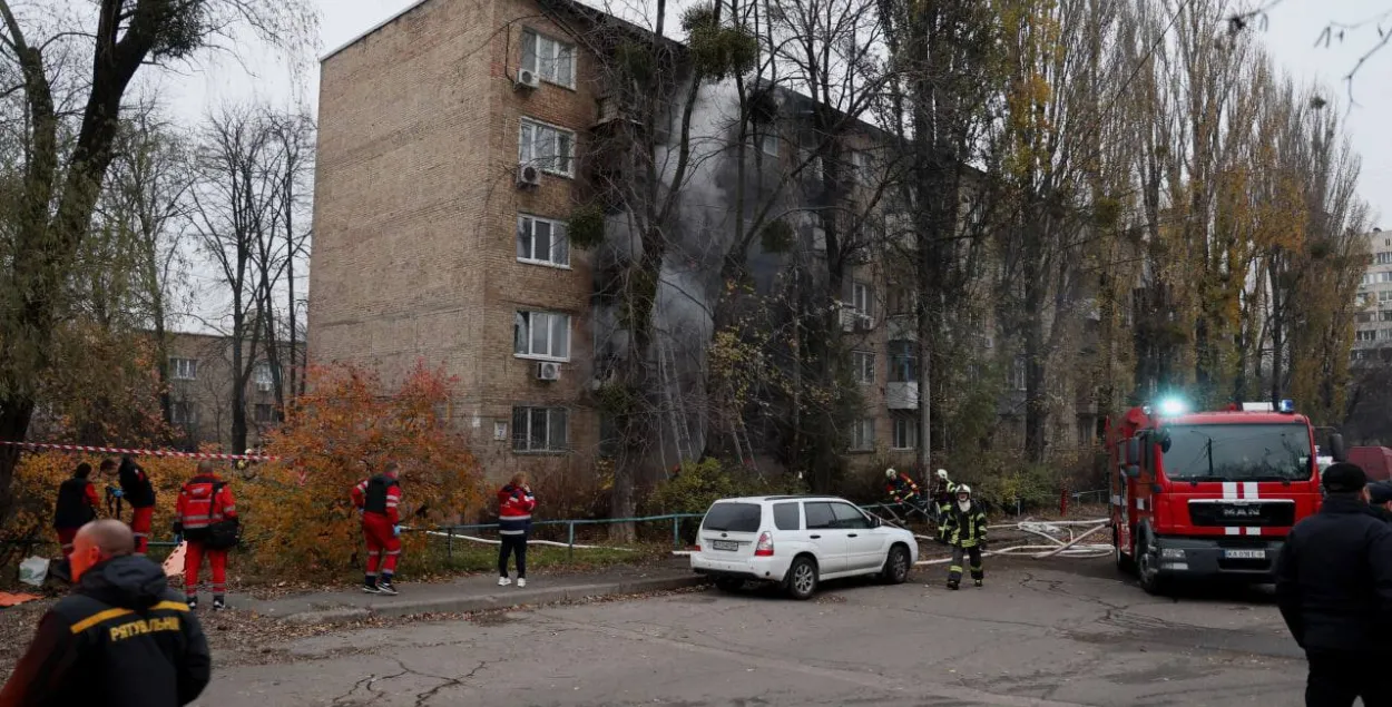 Ракета попала в жилой дом в Киеве / Reuters
