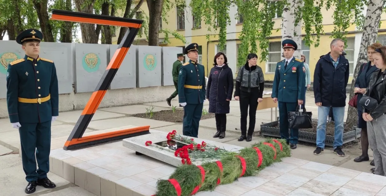 В Екатеринбурге открыли памятник в виде буквы Z