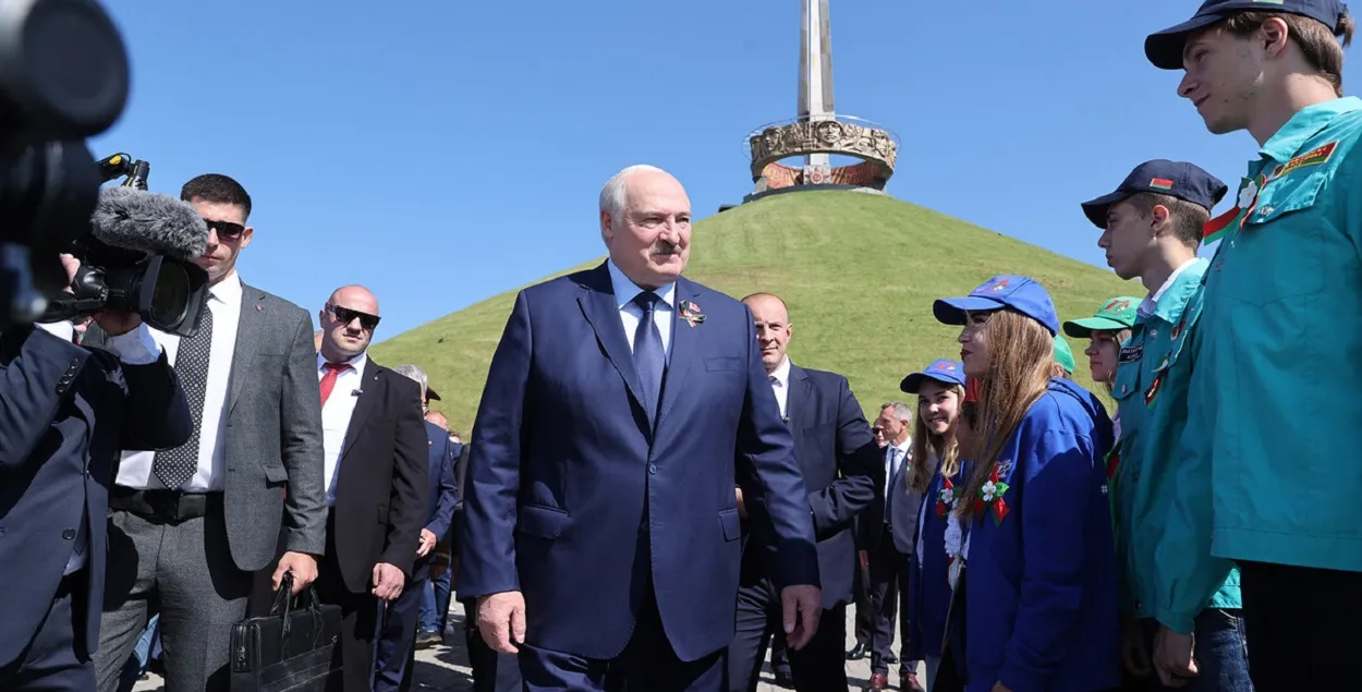 Александр Лукашенко возле "Кургана Славы", 3 июля 2023-го / president.gov.by
