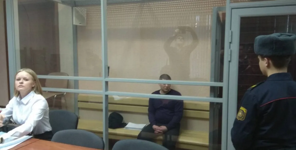 У Гомелі судзяць жыхара Мазыра, які параніў нажом трох міліцыянераў (фота)