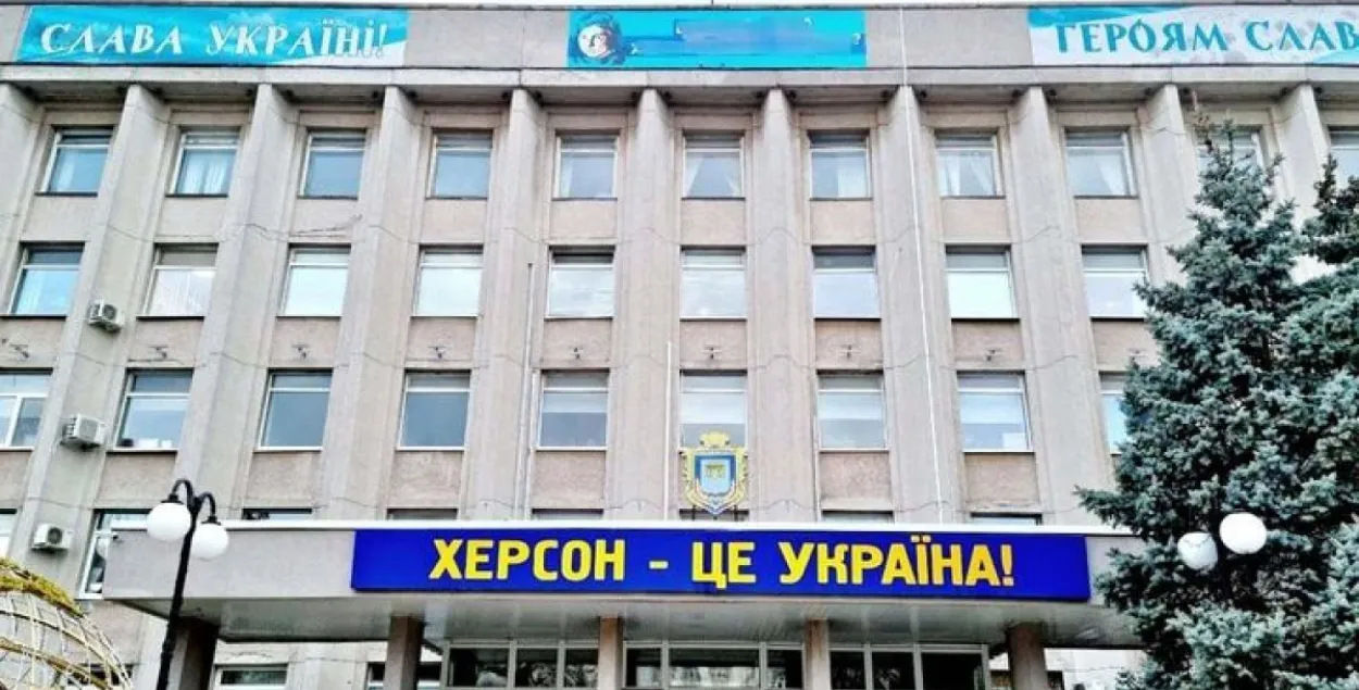 Надпіс "Херсон &mdash; гэта Украіна" на будынку ў цэнтры горада / ТСН