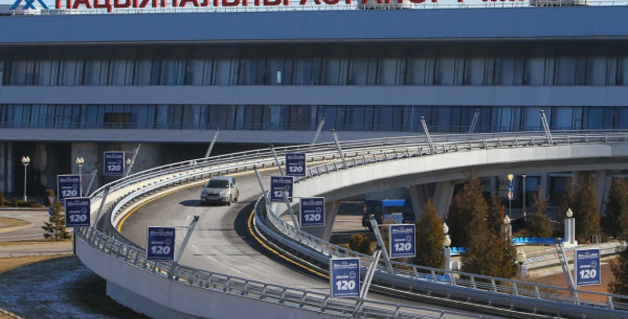 Нацыянальны аэрапорт Мінск абверг інфармацыю пра падаражанне паркоўкі 