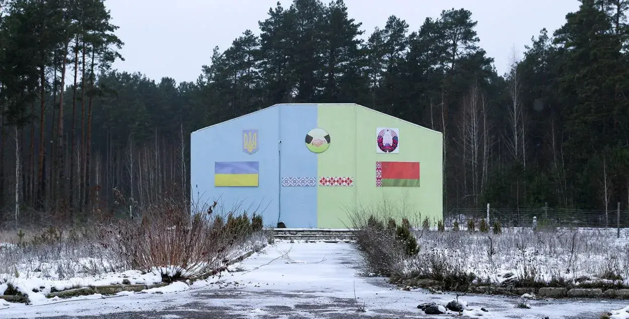 The monument to good neighborliness on the border between Belarus and Ukraine has not been torn down yet / Ukrainska Pravda
