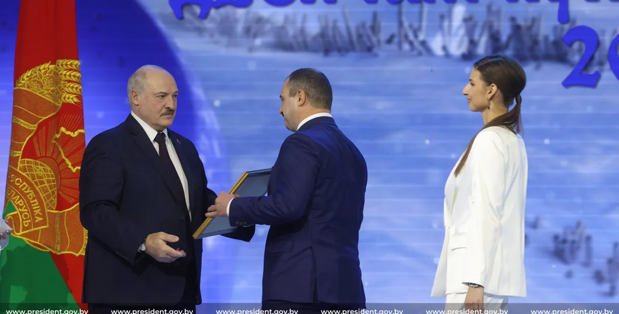 Лукашэнка згадаў "кавідную пнеўманію": На маім прыкладзе вы бачыце сёння