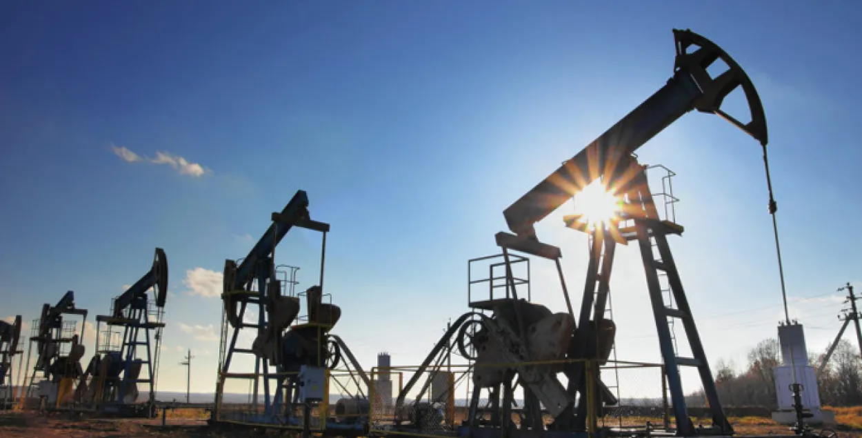 Нафта патаннела больш чым на 5%, барэль Brent каштуе ўжо менш за $41