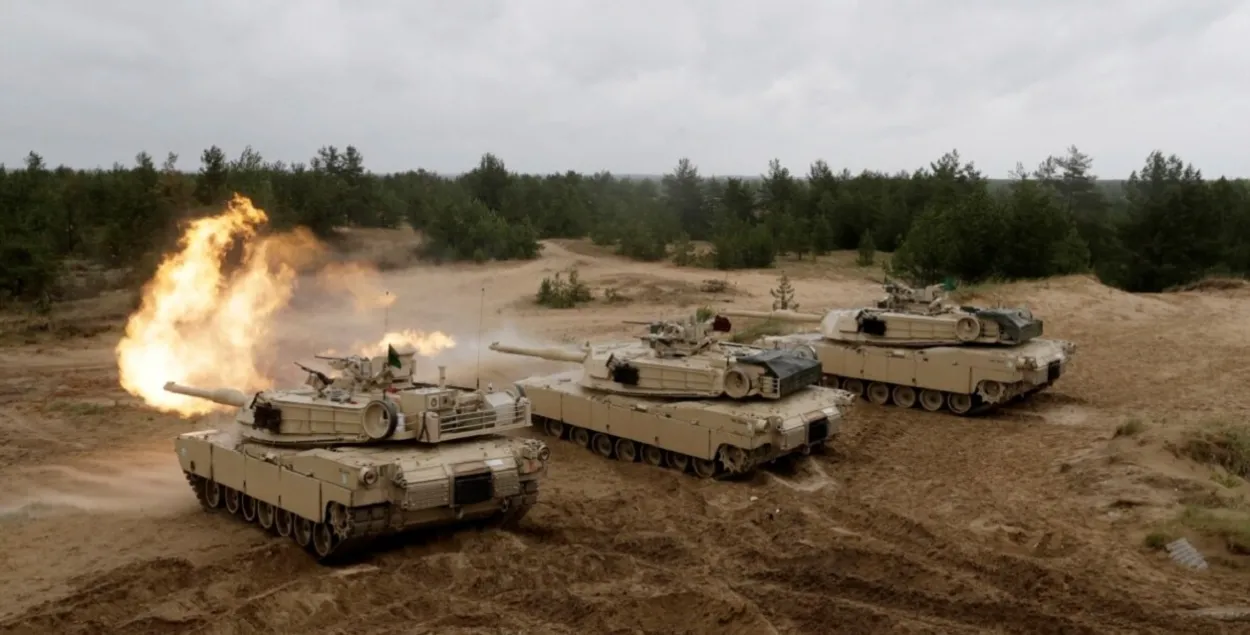 Танки Abrams на учениях NATO / Reuters
