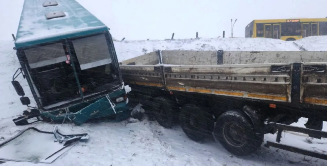 В пятницу на МКАД автобус оказался в кювете / t.me/gaiminsk/
