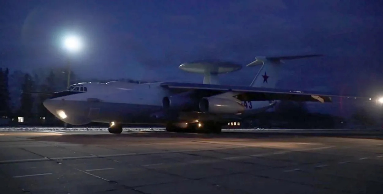 Российский самолет повредили белорусские партизаны / скриншот из видео "Беларусь 1"
