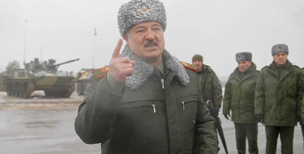 Аляксандр Лукашэнка на вайсковых вучэннях / AP
