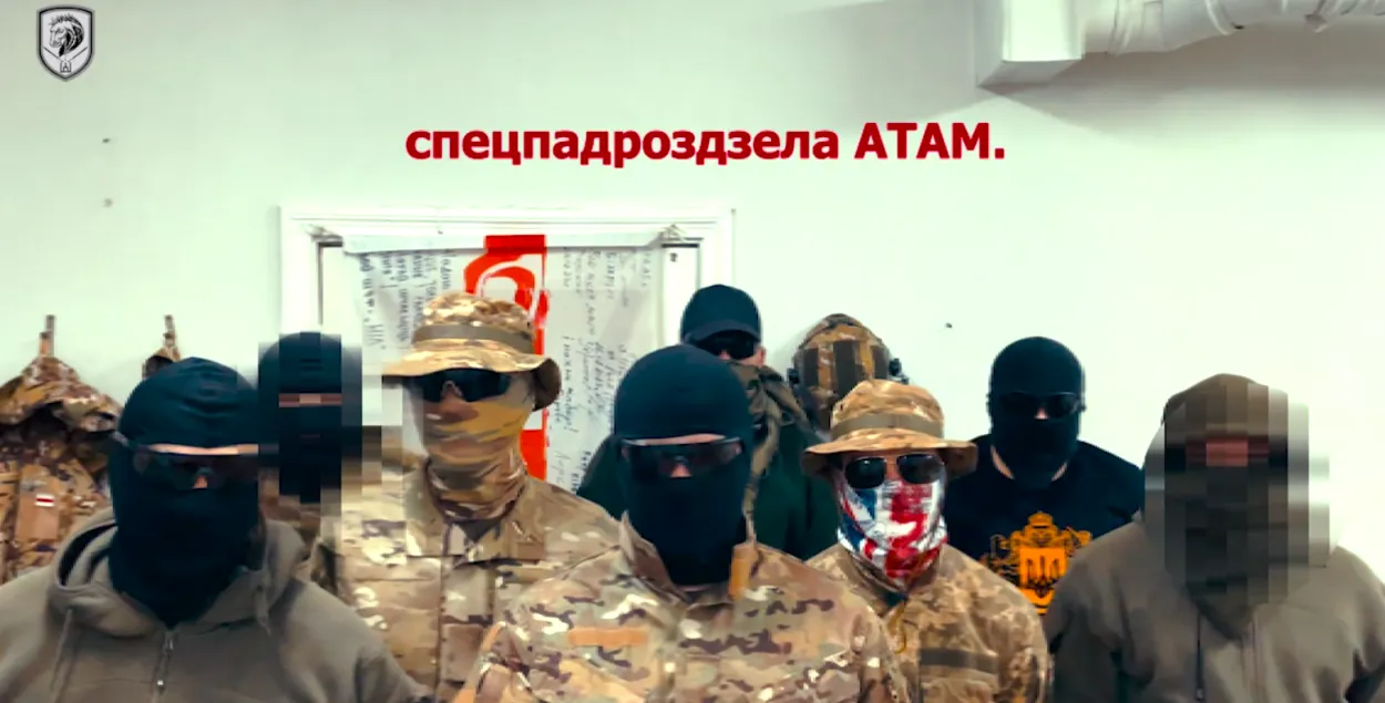 Пагаварылі з добраахвотнікам атрада “Атам”, які ў відэазвароце патрабаваў ад Азарава “неадкладна выдаць фінансавую дакументацыю” / скрыншот з відэа добраахвотнікаў
